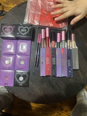 Que Liquid Glitter Lip & Gloss Set - Pink, Red, Gold, Rose